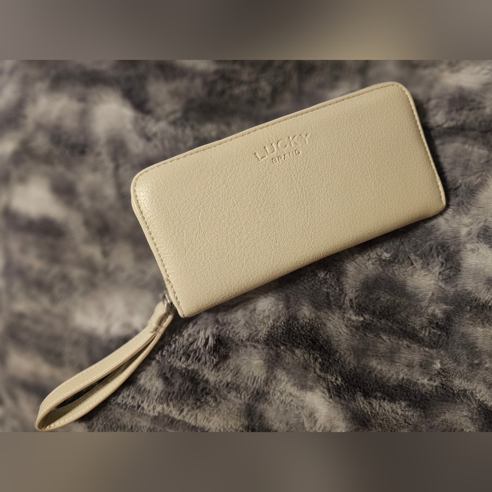 Lucky Brand Cream Wristlet Wallet